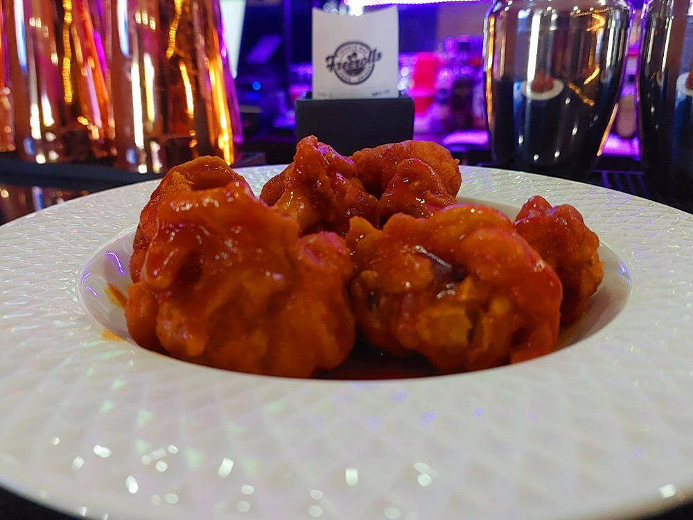 best-buffalo-wings-in-chiang-mai-freerolls-sports-bar-and-restaurant