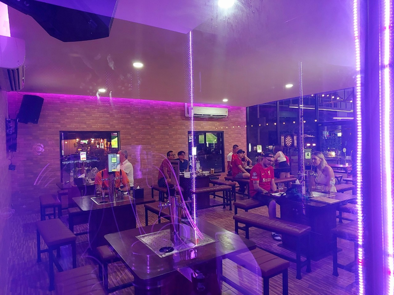 Easy bar to hangout in chiang mai