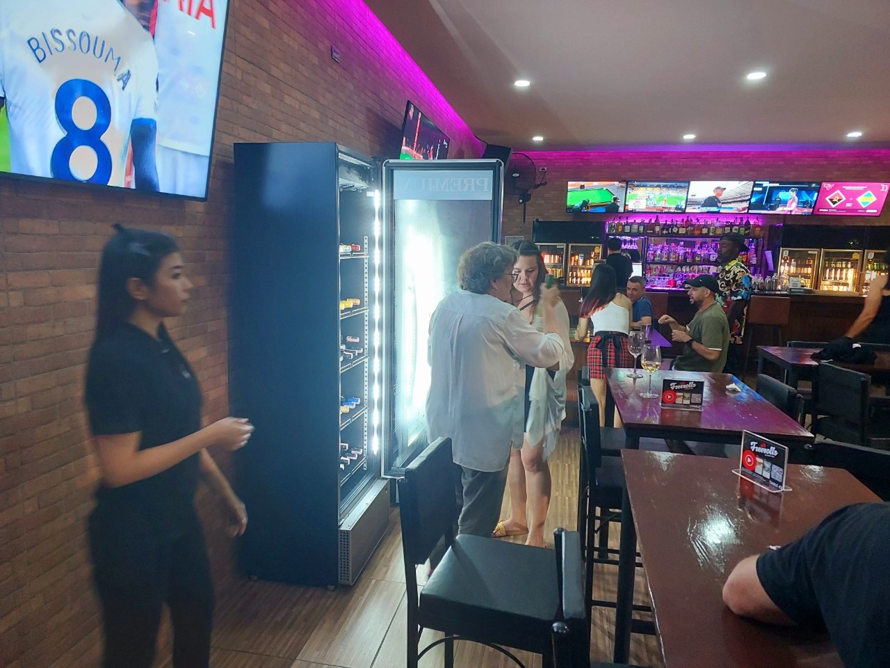 Date Night for Tourists in Chiang Mai Freerolls Sports Bar and Restaurant
