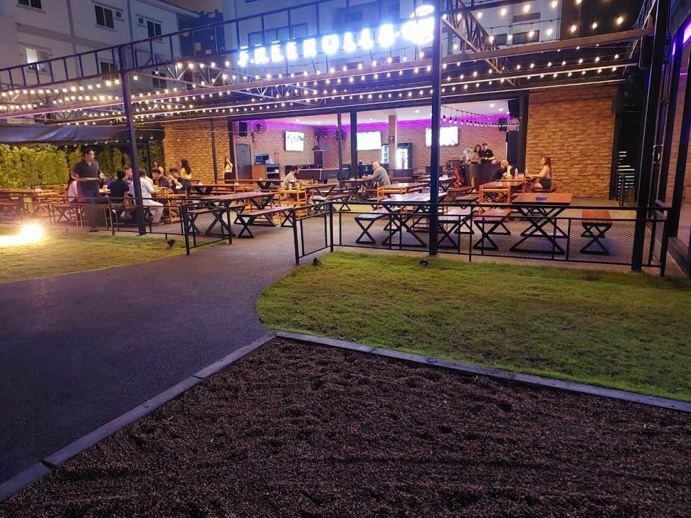 Experience the energetic Night Bazaar atmosphere