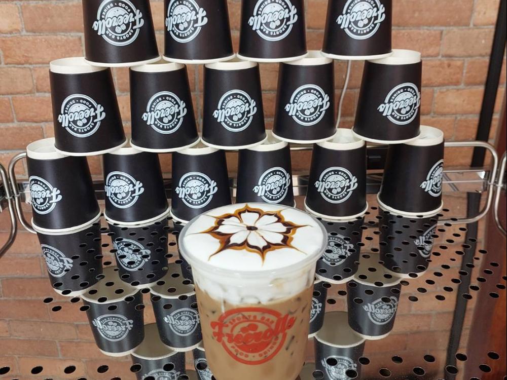 Chiang Main Tyttöjen Tarjoilu