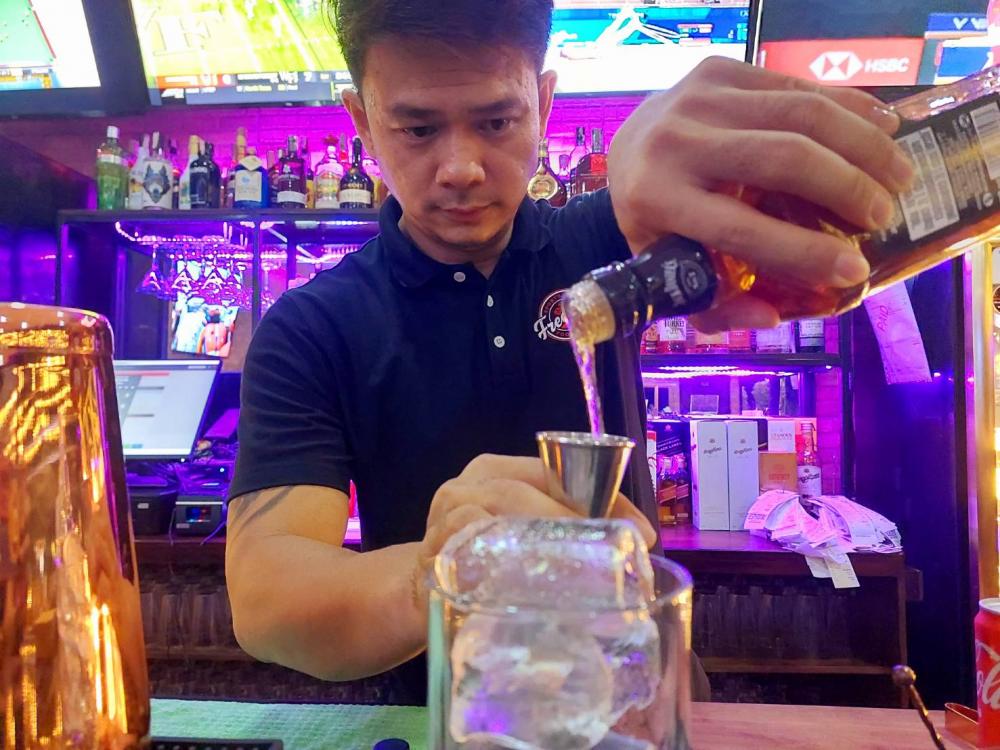 Cameriere Di Chiang Mai Al Servizio