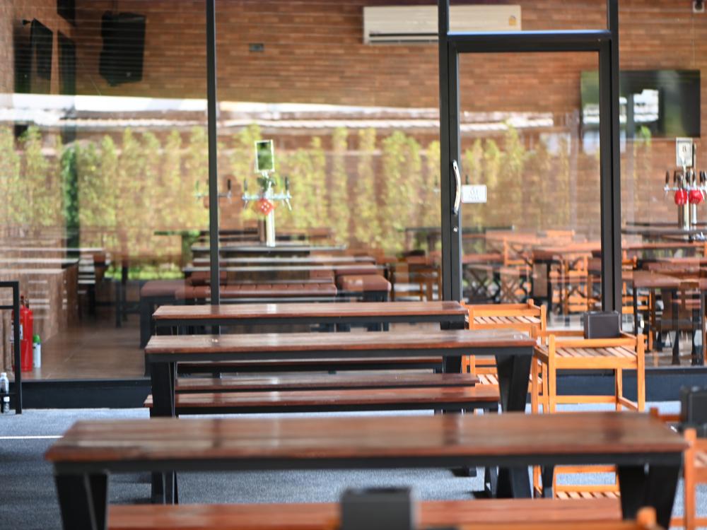 Local restaurants boast beautiful openair settings Local restaurants boast beautiful openair settings