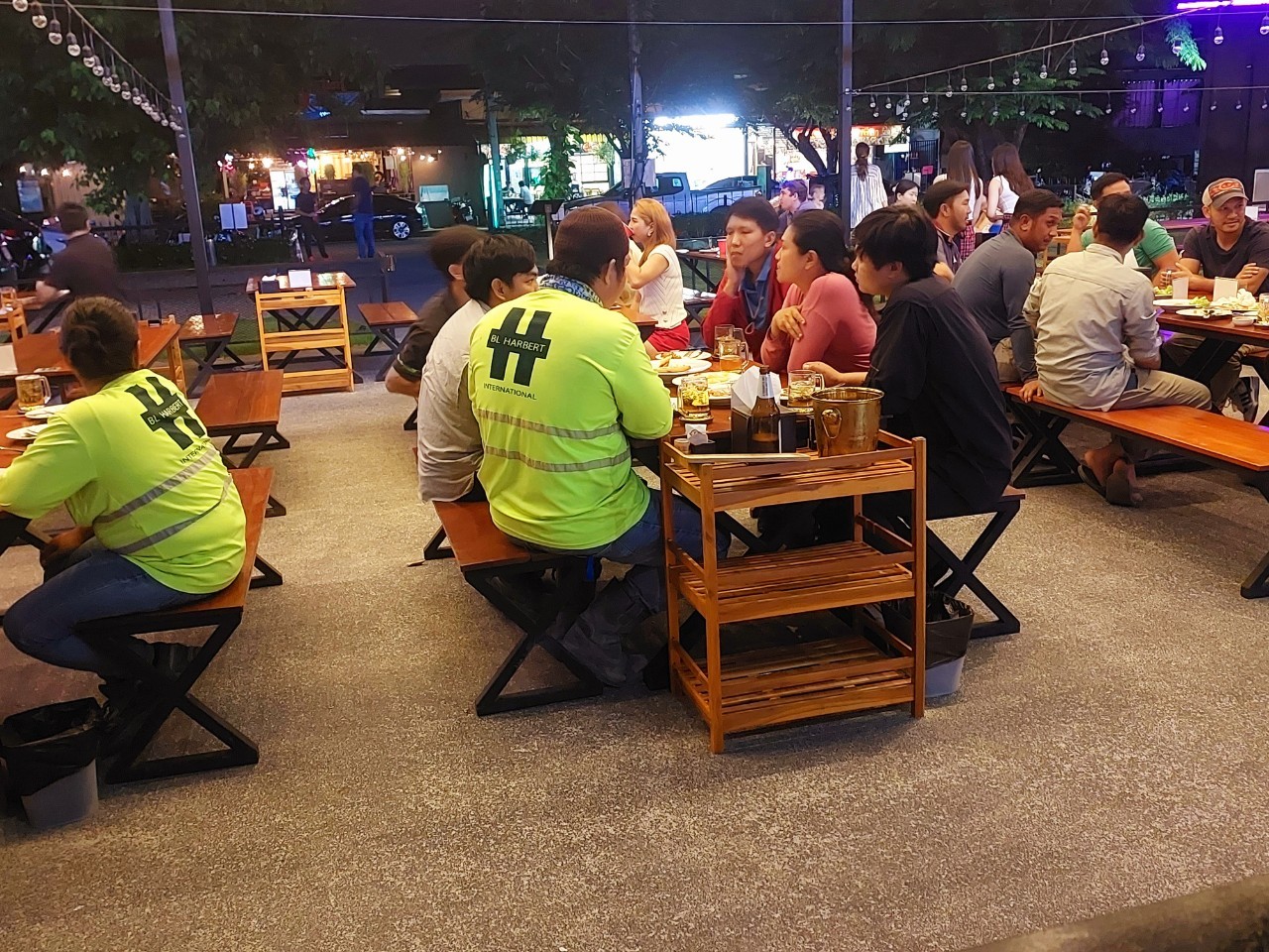 Versa La Tua Stessa Birra è Ottimo Per Un Evento O Festa A Chiang Mai