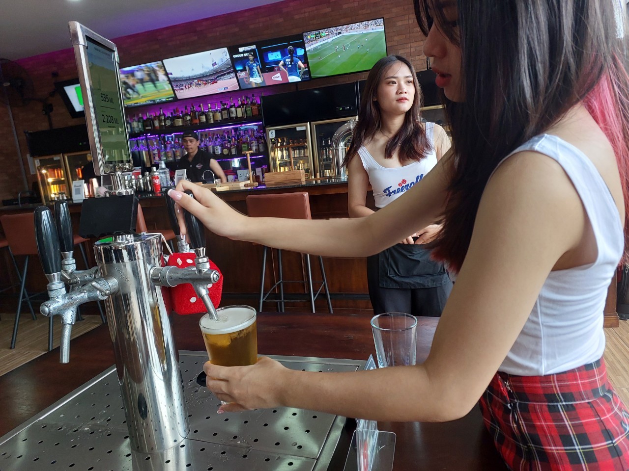 Se Servir Sa Propre Bière Est Idéal Pour Un événement Ou Une Fête à Chiang Mai