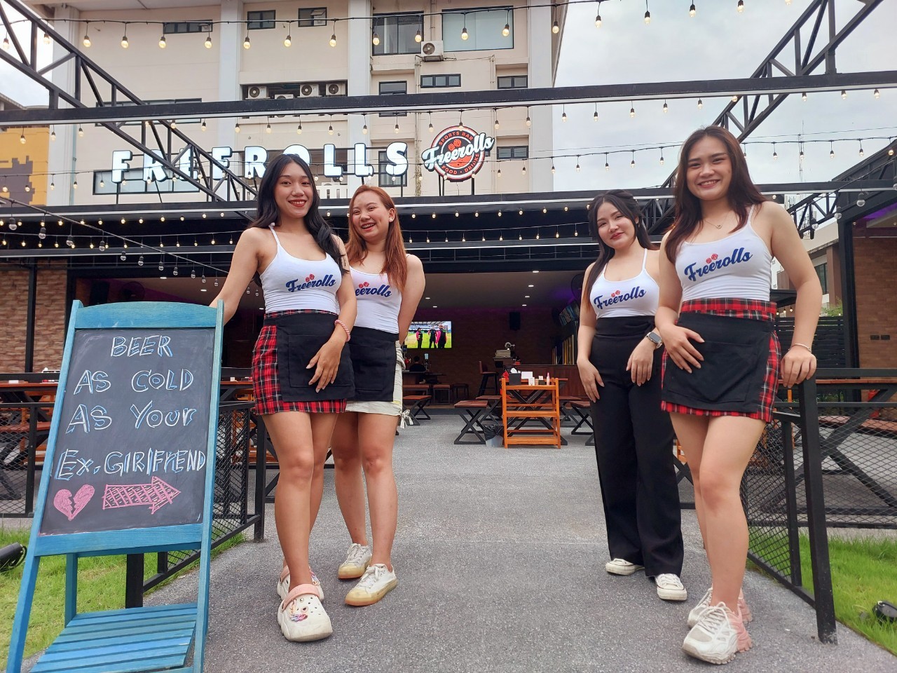 Catering Services In Chiang Mai Freerolls Sports Bar And Restaurant
