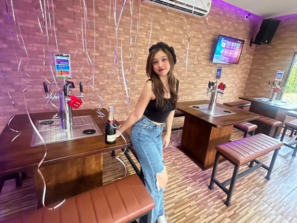 Itsekaadattavat Oluthanat Ovat Täydellinen Lisä Tapahtumallesi Chiang Maissa