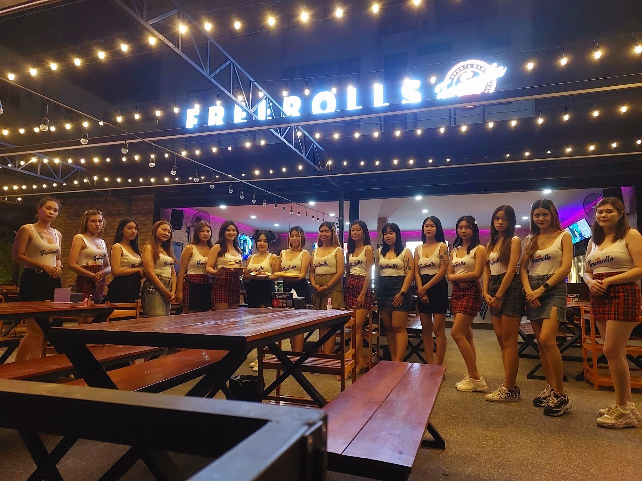 Bar Girl Jobs In Chiang Mai Freerolls Sports Bar And Restaurant 0876