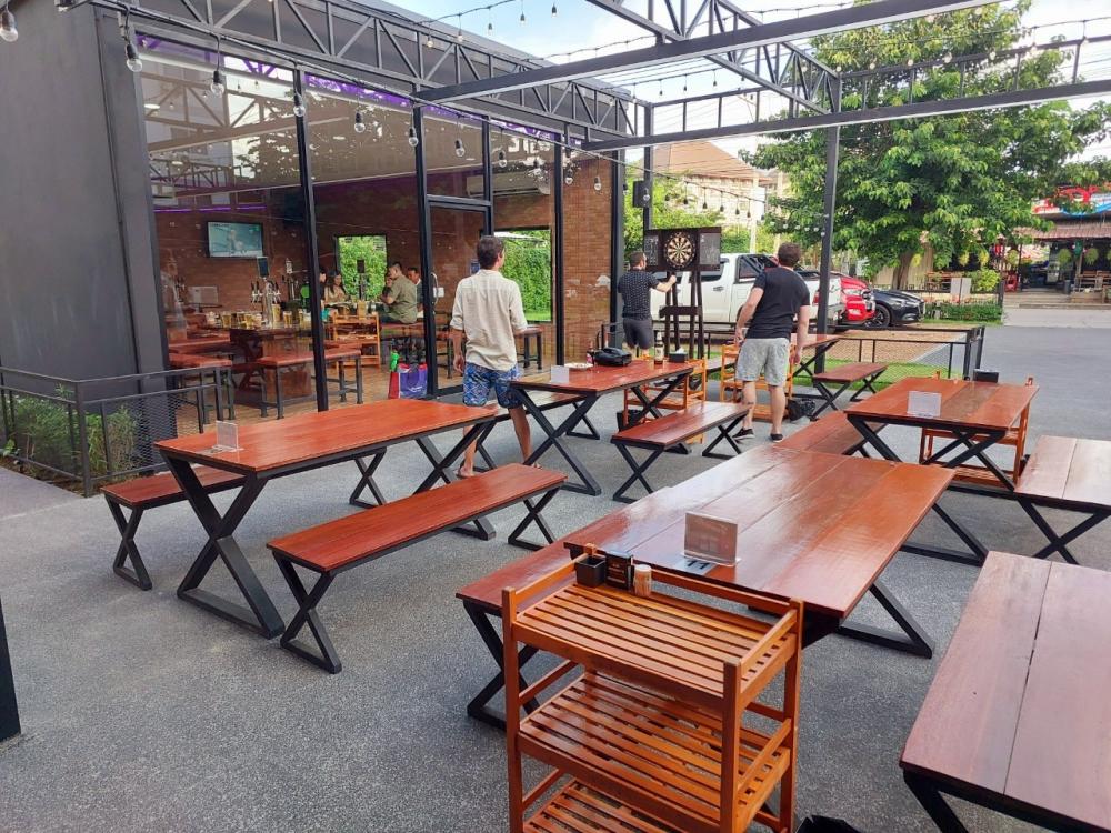 Explore charming street food stalls and vendors