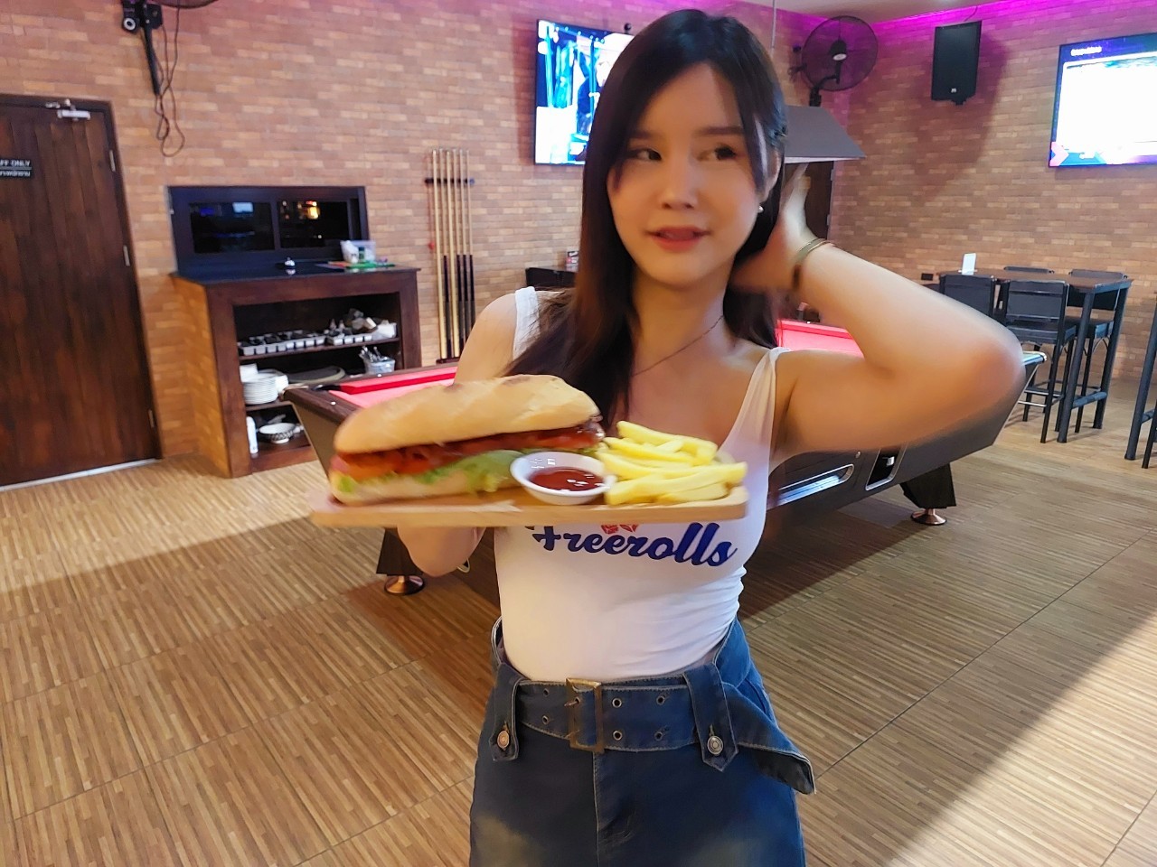 Freerolls sports bar chiang mai