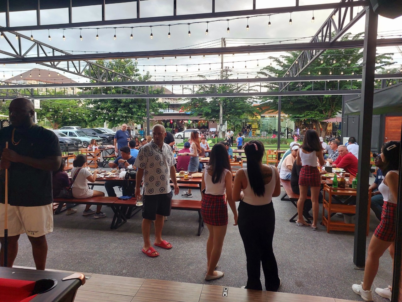 go-go bars popular in chiang mai