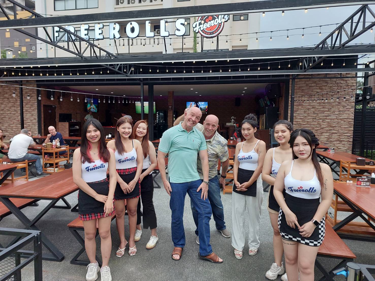 Make new friends in chiang mai