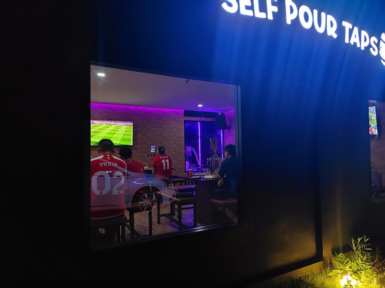 Freeolls bar chiang mai