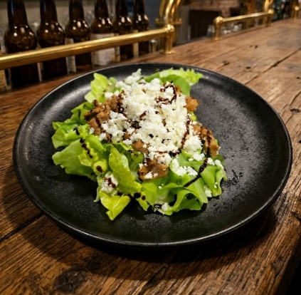 Schweine-Steak Feta Salat