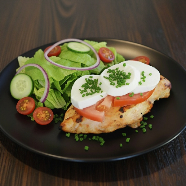 Gegrillter Caprese-Hühnersalat