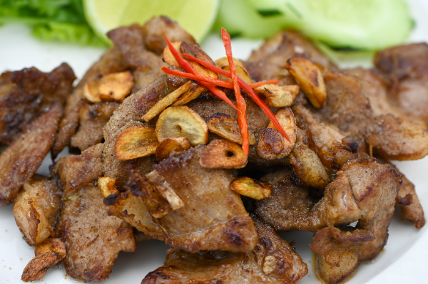 Knoblauch gebratenes Schweinefleisch