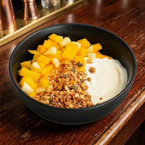 Mango-Granola-Joghurt-Bowl